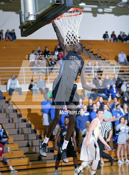 Thumbnail 1 in Lincoln Northeast vs Papillion-LaVista South  (NSAA Class A District Playoff)  photogallery.