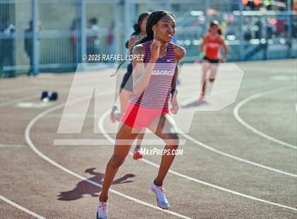 Thumbnail 1 in Panther Relays (400M) photogallery.