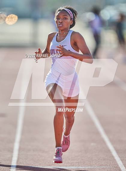 Thumbnail 2 in Panther Relays (400M) photogallery.