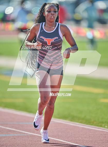 Thumbnail 1 in Panther Relays (400M) photogallery.