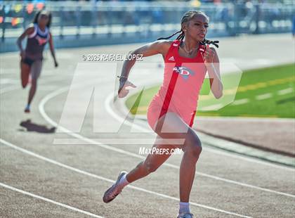 Thumbnail 3 in Panther Relays (400M) photogallery.