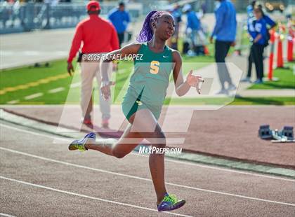 Thumbnail 1 in Panther Relays (400M) photogallery.