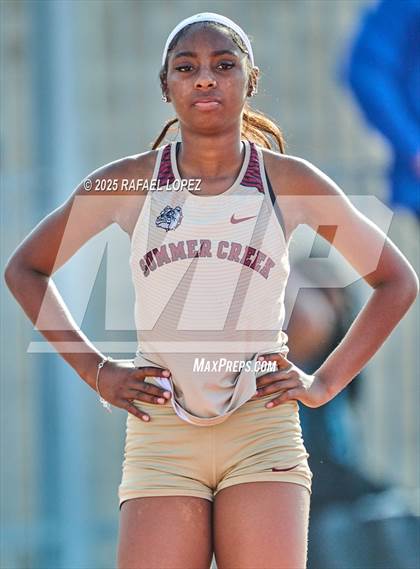 Thumbnail 2 in Panther Relays (400M) photogallery.