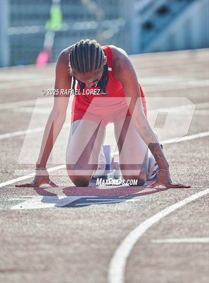 Thumbnail 3 in Panther Relays (400M) photogallery.