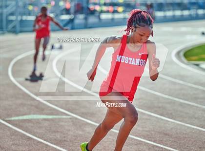 Thumbnail 2 in Panther Relays (400M) photogallery.