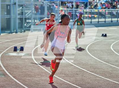 Thumbnail 2 in Panther Relays (400M) photogallery.