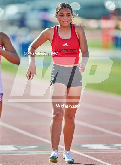 Thumbnail 2 in Panther Relays (400M) photogallery.