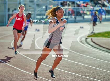 Thumbnail 2 in Panther Relays (400M) photogallery.