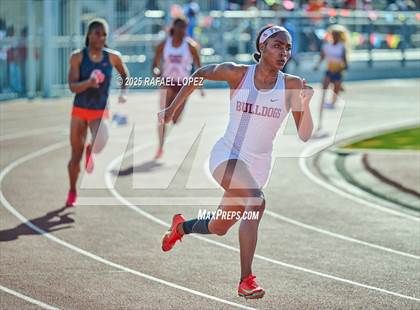 Thumbnail 3 in Panther Relays (400M) photogallery.