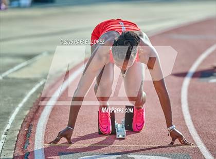 Thumbnail 2 in Panther Relays (400M) photogallery.