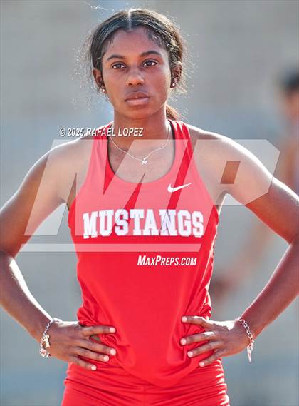Thumbnail 1 in Panther Relays (400M) photogallery.