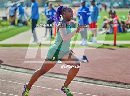 Thumbnail 2 in Panther Relays (400M) photogallery.