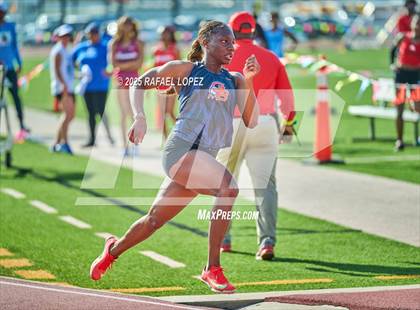 Thumbnail 2 in Panther Relays (400M) photogallery.