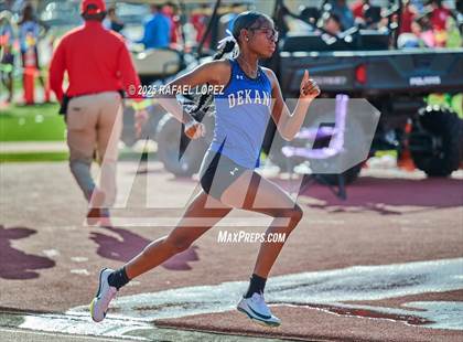 Thumbnail 1 in Panther Relays (400M) photogallery.