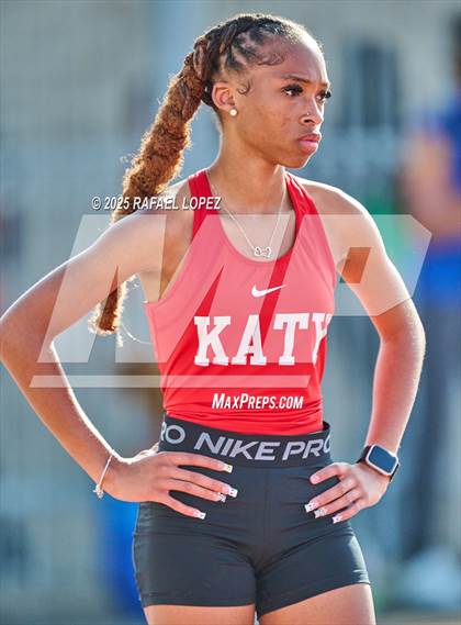Thumbnail 3 in Panther Relays (400M) photogallery.