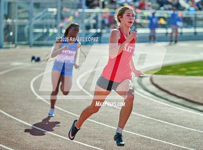 Thumbnail 3 in Panther Relays (400M) photogallery.