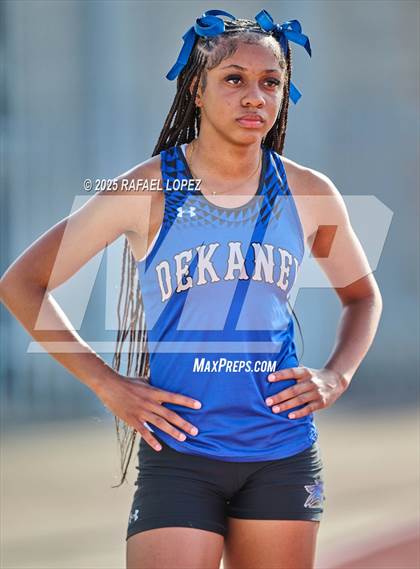 Thumbnail 3 in Panther Relays (400M) photogallery.