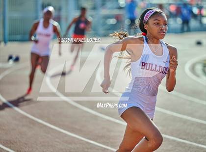 Thumbnail 2 in Panther Relays (400M) photogallery.