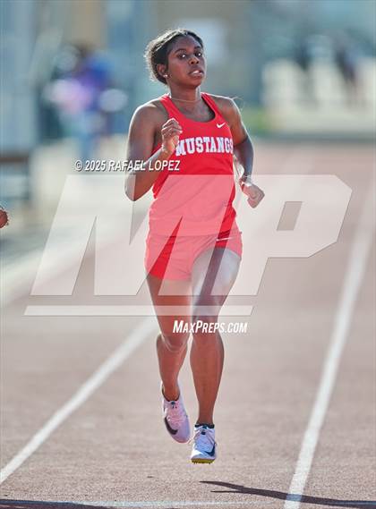 Thumbnail 2 in Panther Relays (400M) photogallery.