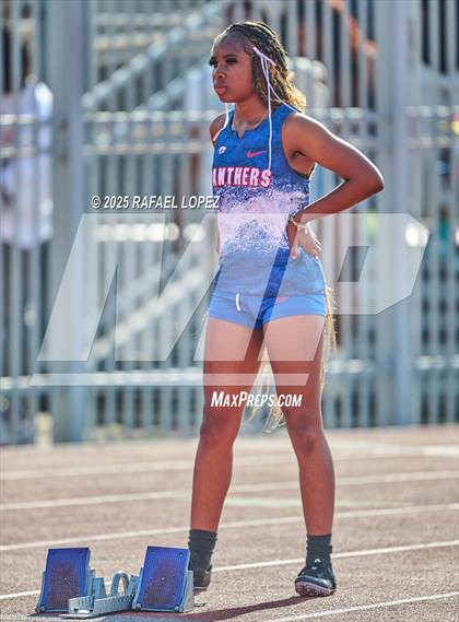 Thumbnail 2 in Panther Relays (400M) photogallery.