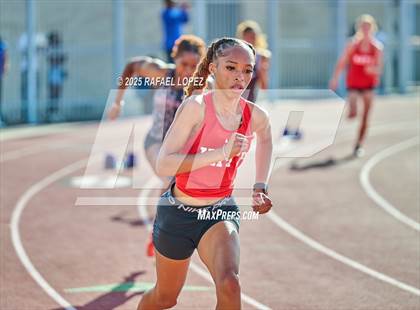 Thumbnail 3 in Panther Relays (400M) photogallery.