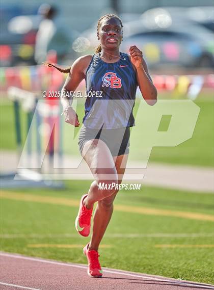 Thumbnail 1 in Panther Relays (400M) photogallery.