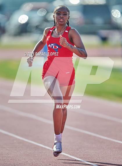 Thumbnail 3 in Panther Relays (400M) photogallery.