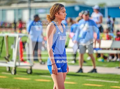 Thumbnail 3 in Panther Relays (400M) photogallery.
