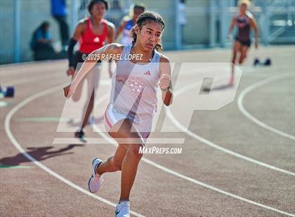 Thumbnail 3 in Panther Relays (400M) photogallery.