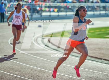 Thumbnail 1 in Panther Relays (400M) photogallery.