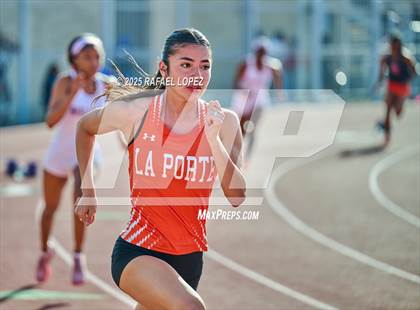 Thumbnail 1 in Panther Relays (400M) photogallery.