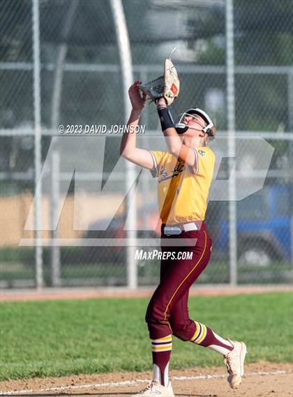 Thumbnail 3 in Windsor vs. Fossil Ridge photogallery.