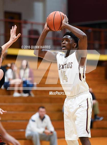 Thumbnail 3 in Benet Academy vs. Saint Ignatius College Prep photogallery.