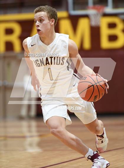 Thumbnail 3 in Benet Academy vs. Saint Ignatius College Prep photogallery.