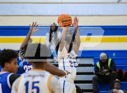 Thumbnail 1 in Crenshaw @ George Washington Prep photogallery.