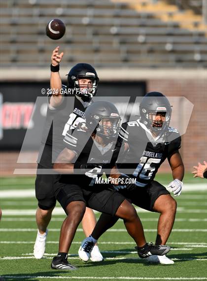 Thumbnail 2 in Signal Mountain vs. Ridgeland (scrimmage) photogallery.