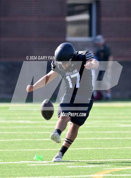 Thumbnail 3 in Signal Mountain vs. Ridgeland (scrimmage) photogallery.