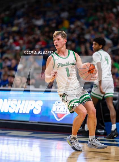 Thumbnail 1 in Paradise vs. Kountze (UIL 3A Basketball Division II Final) photogallery.