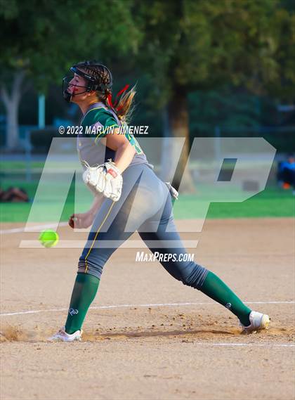 Thumbnail 1 in Royal vs. Simi High photogallery.