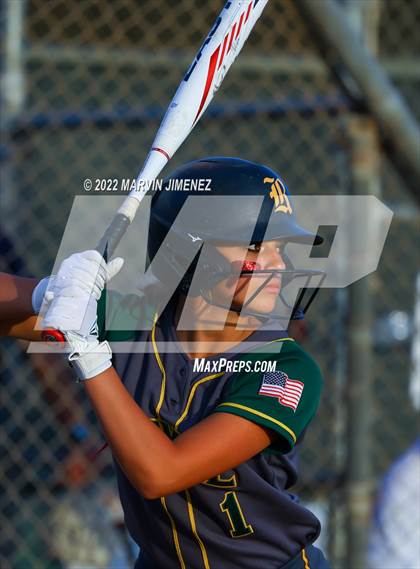 Thumbnail 1 in Royal vs. Simi High photogallery.