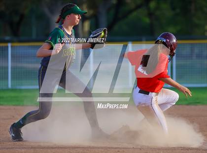 Thumbnail 1 in Royal vs. Simi High photogallery.