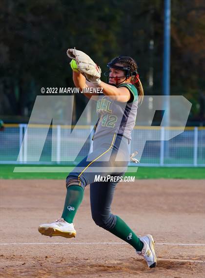 Thumbnail 3 in Royal vs. Simi High photogallery.