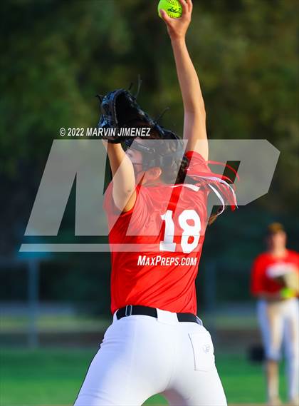 Thumbnail 1 in Royal vs. Simi High photogallery.
