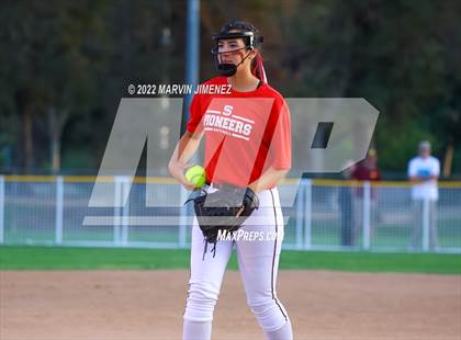 Thumbnail 1 in Royal vs. Simi High photogallery.