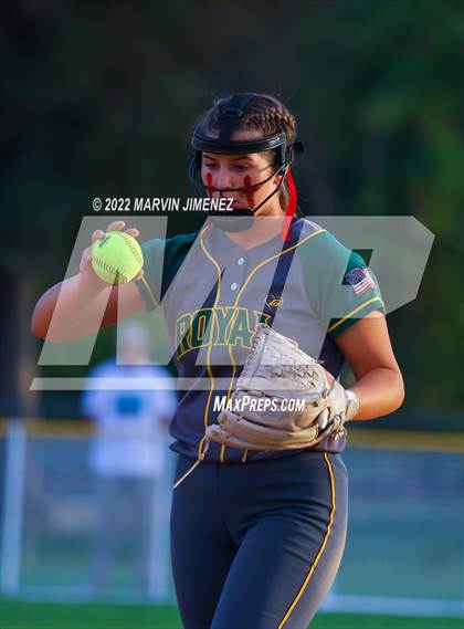 Thumbnail 1 in Royal vs. Simi High photogallery.