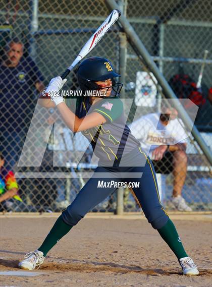 Thumbnail 2 in Royal vs. Simi High photogallery.