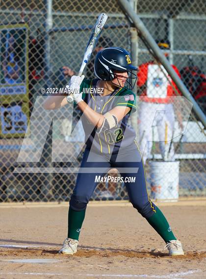 Thumbnail 2 in Royal vs. Simi High photogallery.