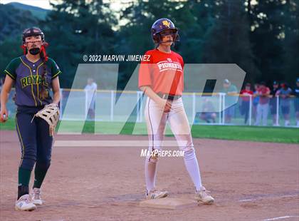 Thumbnail 3 in Royal vs. Simi High photogallery.