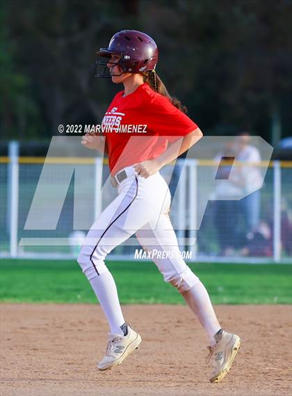 Thumbnail 1 in Royal vs. Simi High photogallery.