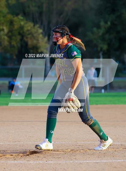 Thumbnail 2 in Royal vs. Simi High photogallery.